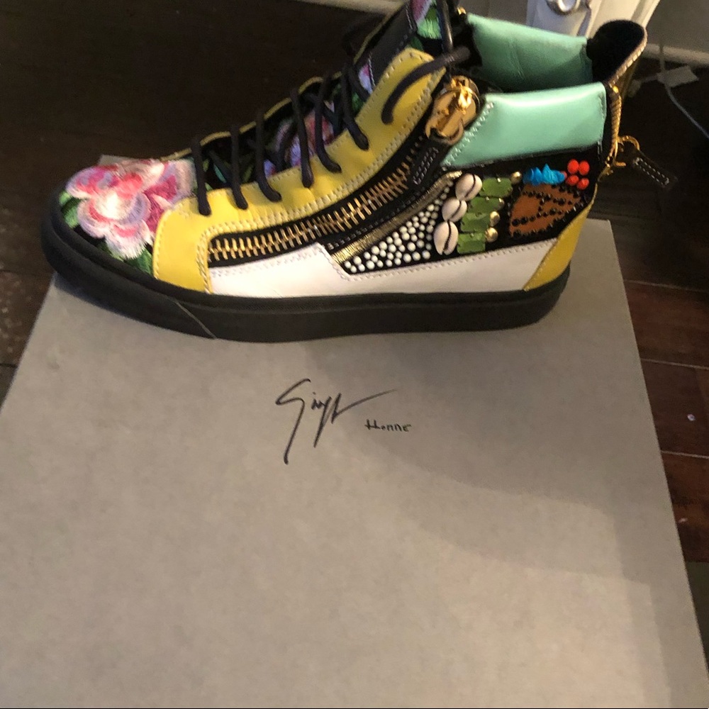 Sneakers